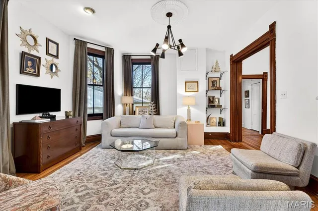 $750,000 | 437 Selma Avenue, Webster Groves, MO 63119