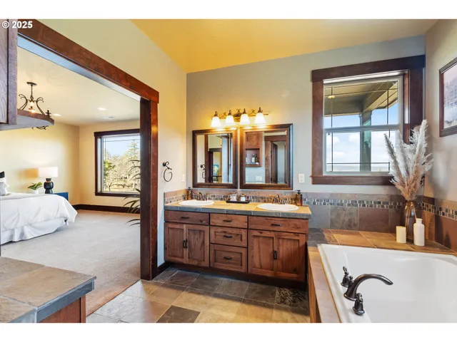 $930,000 | 2257 Dundas Way, Mosier, OR 97040