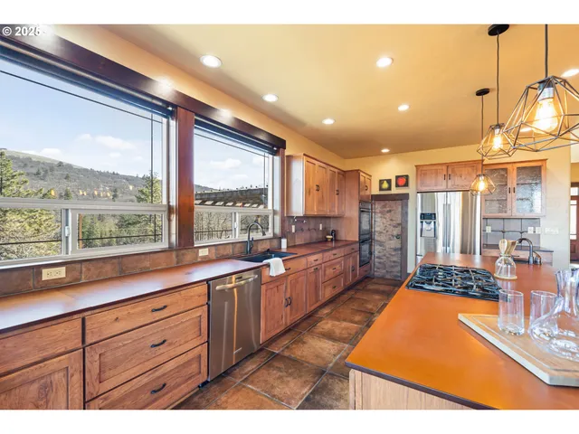 $930,000 | 2257 Dundas Way, Mosier, OR 97040