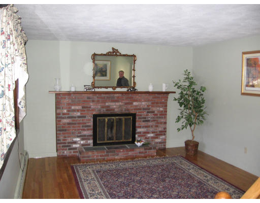 243 Cooper Road Northbridge, MA 01534 - Photo 6 of 8