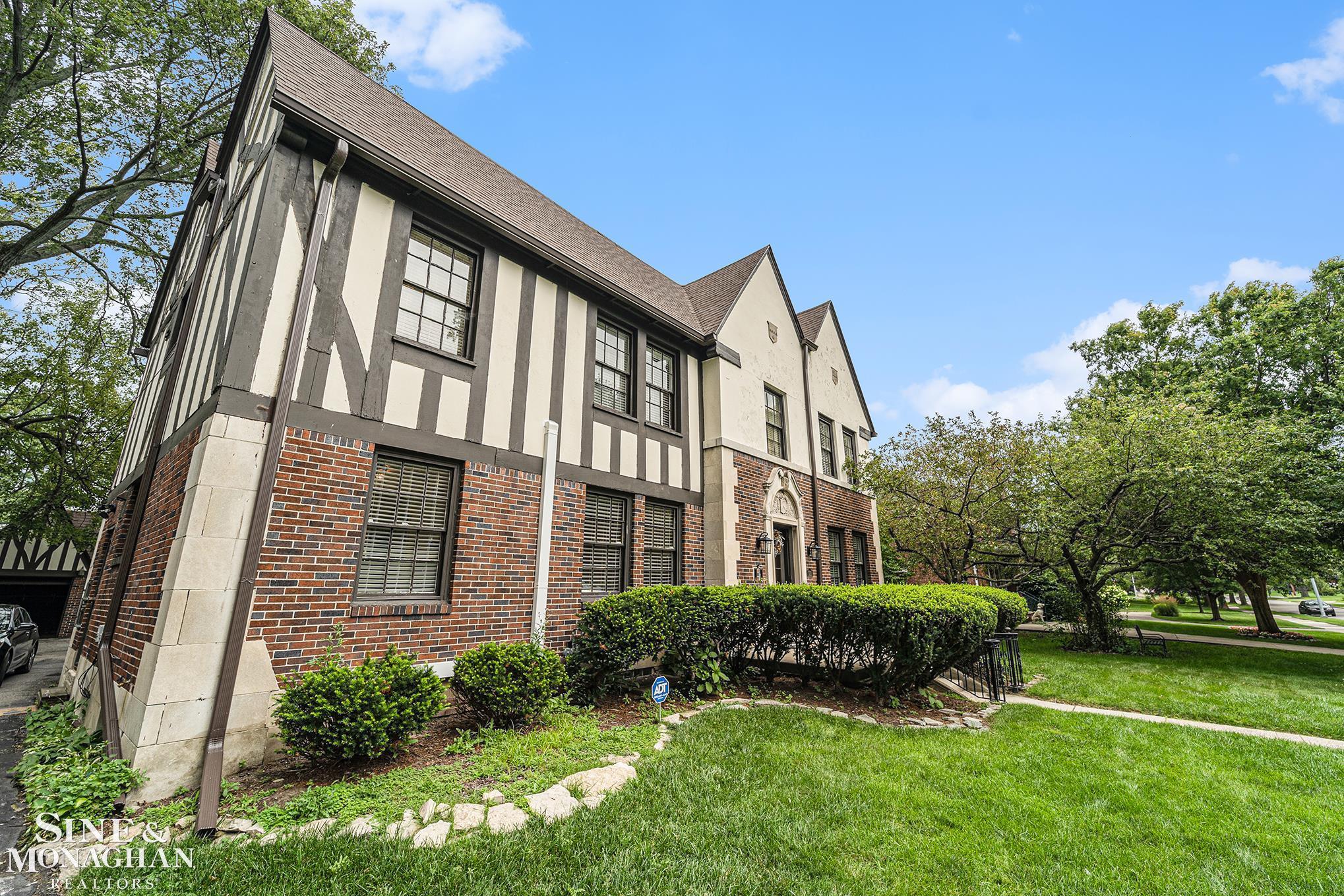 720 Trombley Road, Unit SECOND Grosse Pointe Park, MI 48230 - Photo 3 of 32 Gallery Image 3