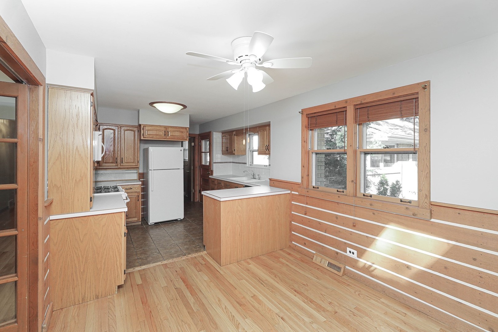 404 East Taylor Road Lombard, IL 60148 - Photo 8 of 41 Gallery Image 8