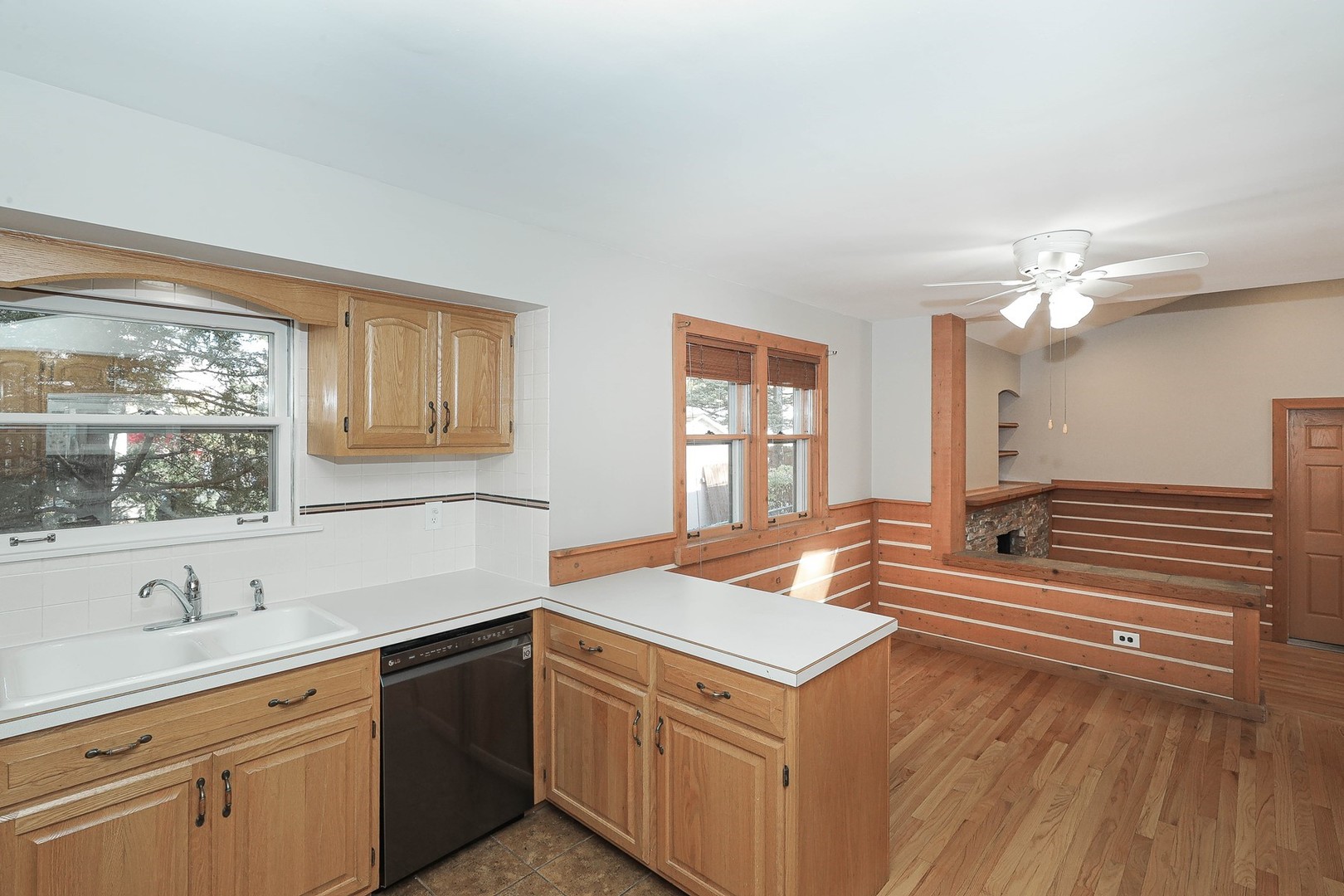 404 East Taylor Road Lombard, IL 60148 - Photo 9 of 41 Gallery Image 9