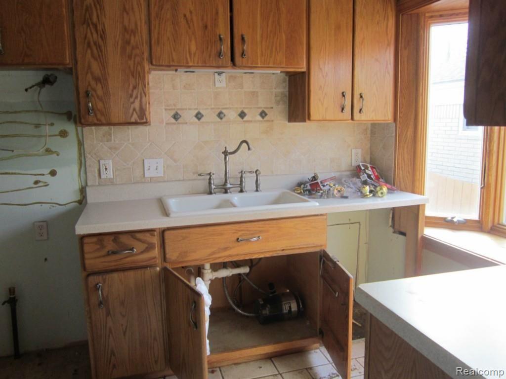 17654 Ruth Street Melvindale, MI 48122 - Photo 18 of 26 IMG_3003.jpg