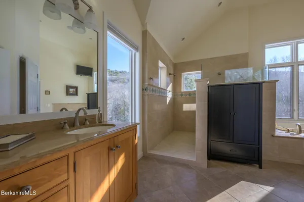 $3,325,000 | 83 Maple Hill Road, West Stockbridge, MA 01266