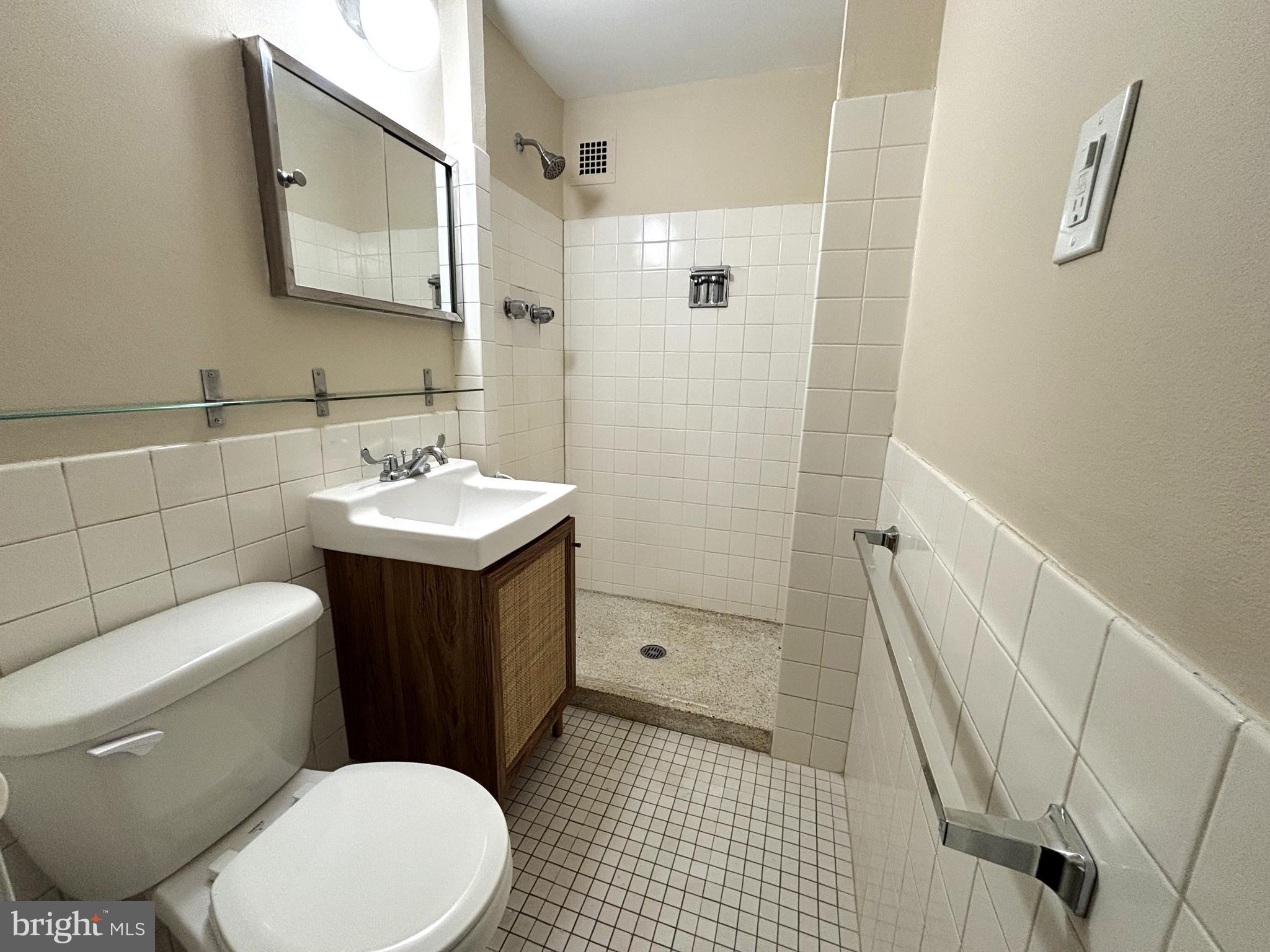 1301 Delaware Avenue Southwest, Unit N512 Washington, DC 20024 - Photo 20 of 28 Bathroom 1