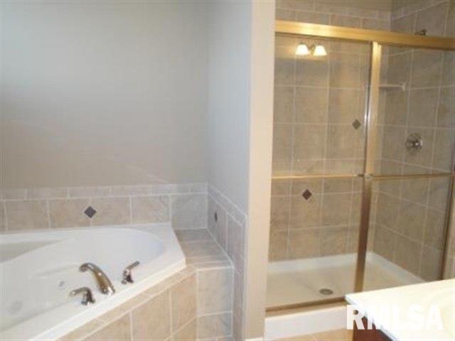 1633 Rhinelander Court Davenport, IA 52804 - Photo 11 of 12 Gallery Image 11