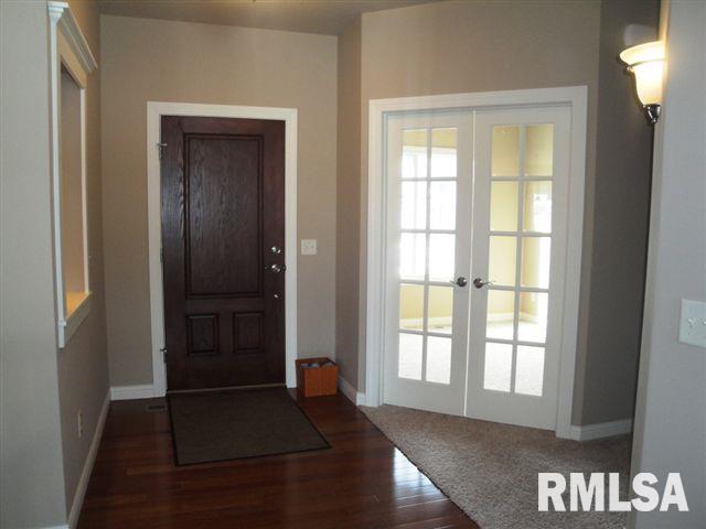 1633 Rhinelander Court Davenport, IA 52804 - Photo 3 of 12 Gallery Image 3