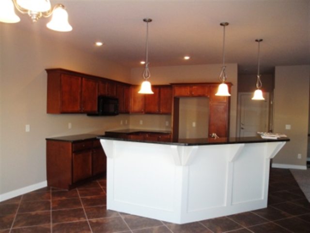 1633 Rhinelander Court Davenport, IA 52804 - Photo 7 of 12 Gallery Image 7