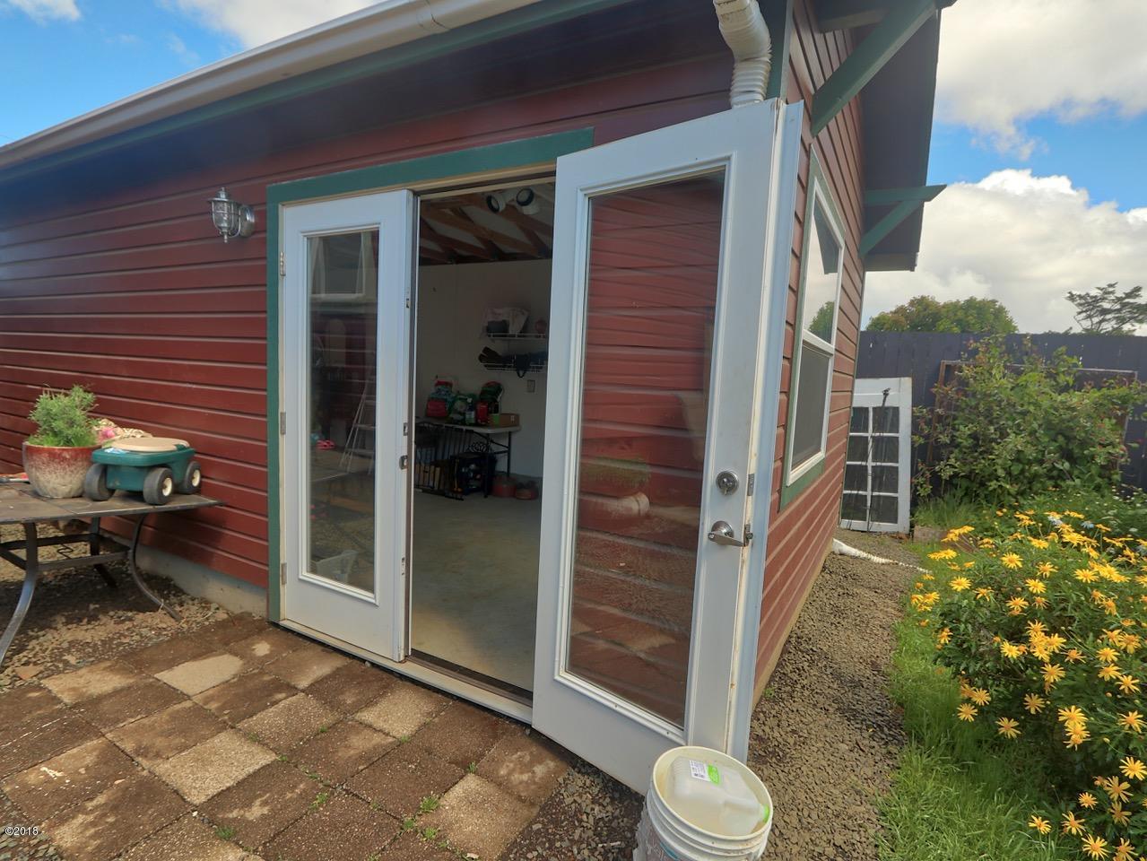 47 Southwest Hurbert Street Newport, OR 97365 - Photo 32 of 34 Garage entrance from yard