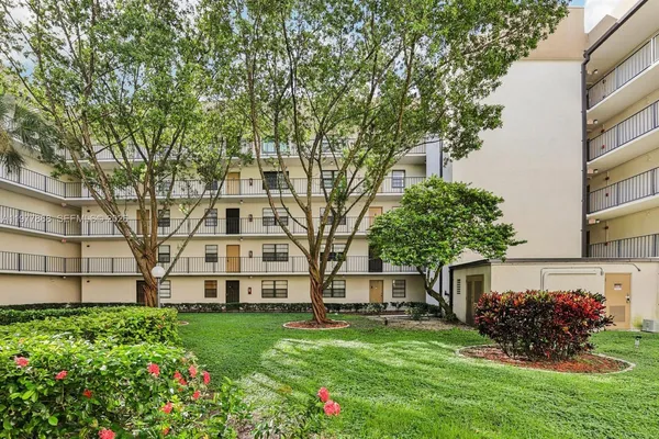 $178,900 | 6190 Woodlands Boulevard, Unit 213, Tamarac, FL 33319