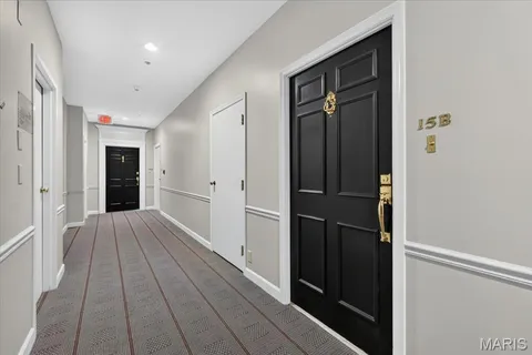 $749,000 | 816 South Hanley Road, Unit 15B, Clayton, MO 63105
