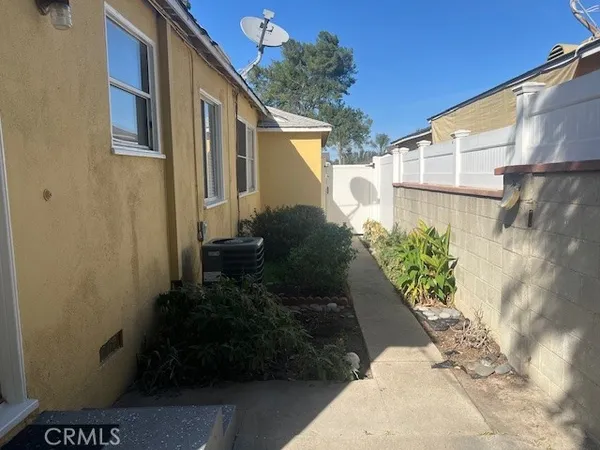 a view of a back yard of the house