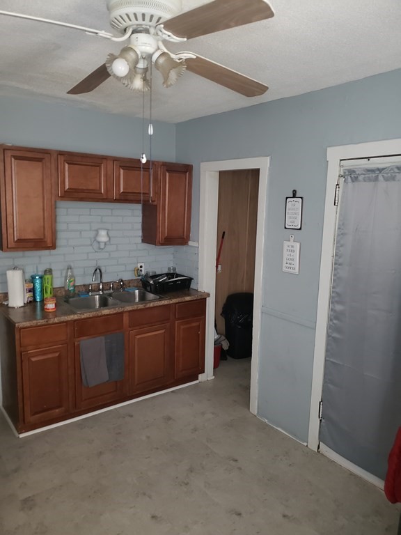 44-46 Palmyra Street Springfield, MA 01118 - Photo 2 of 10 Gallery Image 2