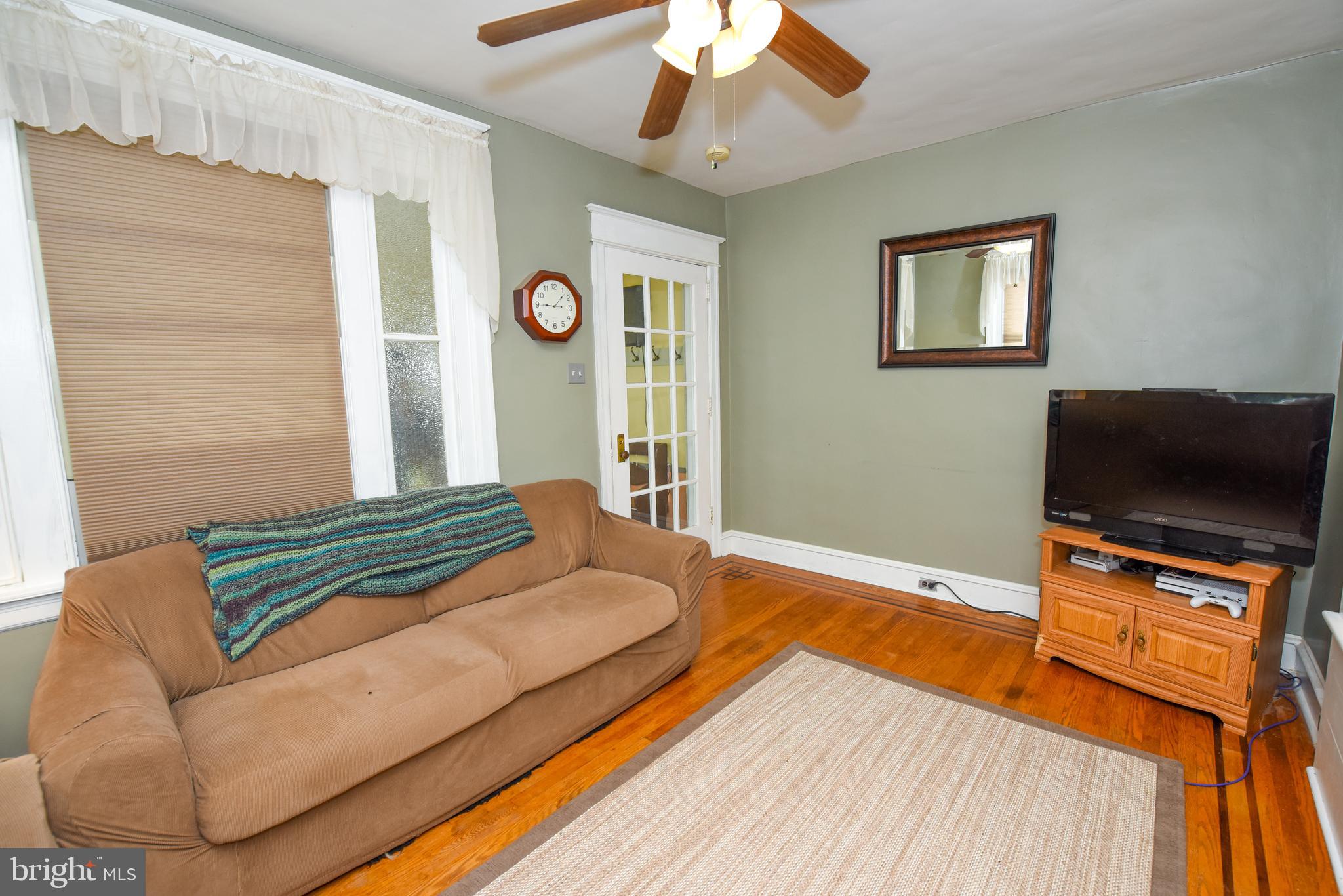 7340 Dungan Road Philadelphia, PA 19111 - Photo 9 of 38 Living Room