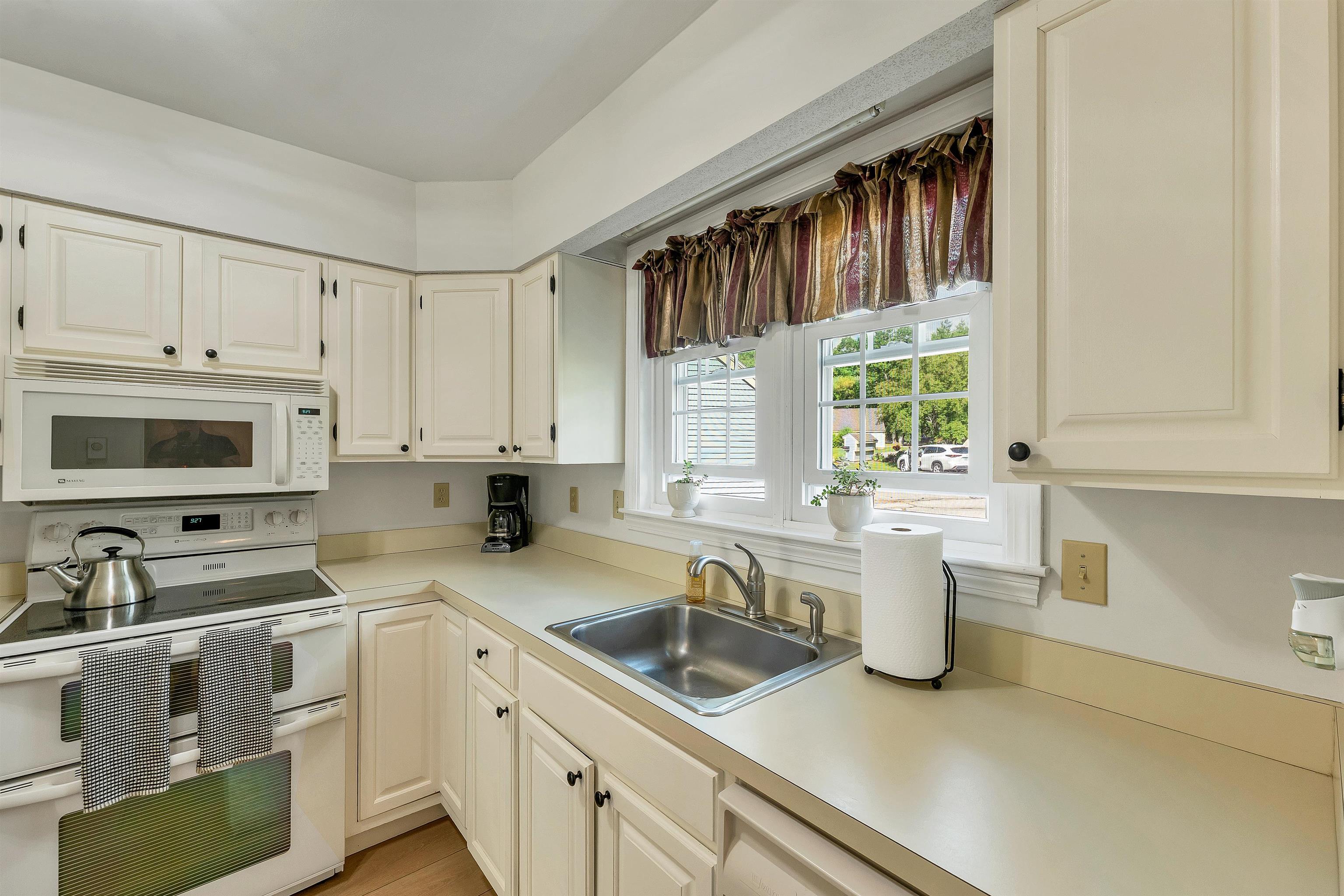 16 Independence Way, Unit B Laconia, NH 03246 - Photo 13 of 44