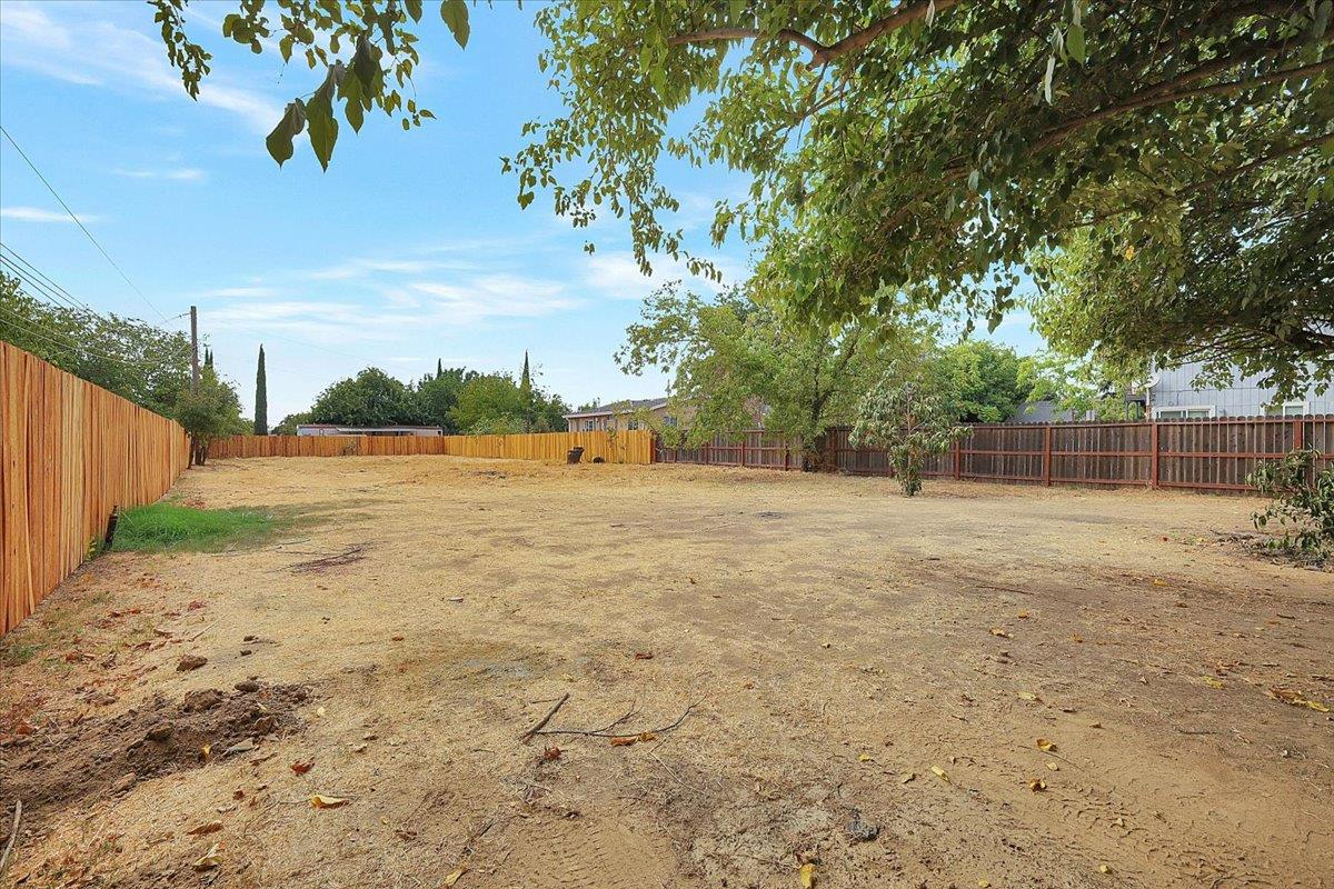 5620 Arboga Road Olivehurst, CA 95961 - Photo 30 of 42 a backyard of a house with lots of green space