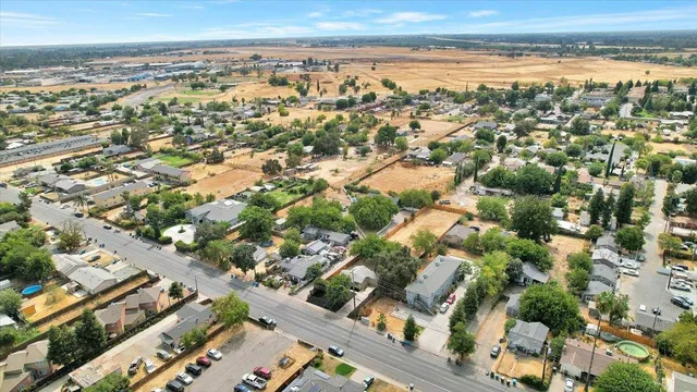 an aerial view of residential building and lake