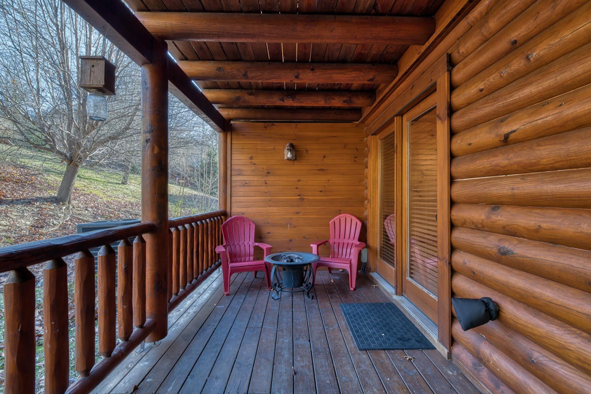 3126 Smoky Ridge Way Sevierville, TN 37862 - Photo 11 of 14 a view of sitting area in balcony