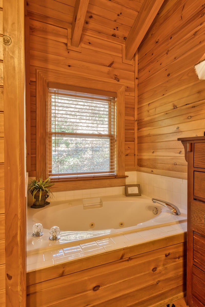 3126 Smoky Ridge Way Sevierville, TN 37862 - Photo 7 of 14 a bathroom with bathtub and window