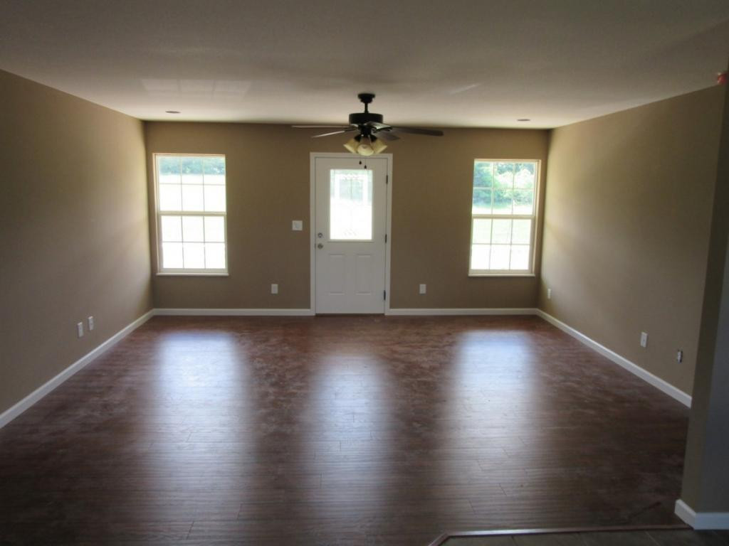 611 Jay Fanning Road Afton, TN 37616 - Photo 4 of 22 Large living room