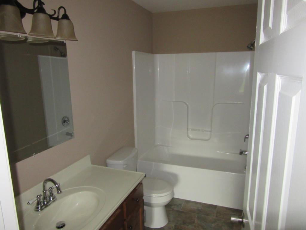 611 Jay Fanning Road Afton, TN 37616 - Photo 8 of 22 master bathroom