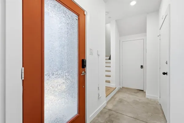 $2,999 | 427 West 10th Street, Unit 502, Dallas, TX 75208