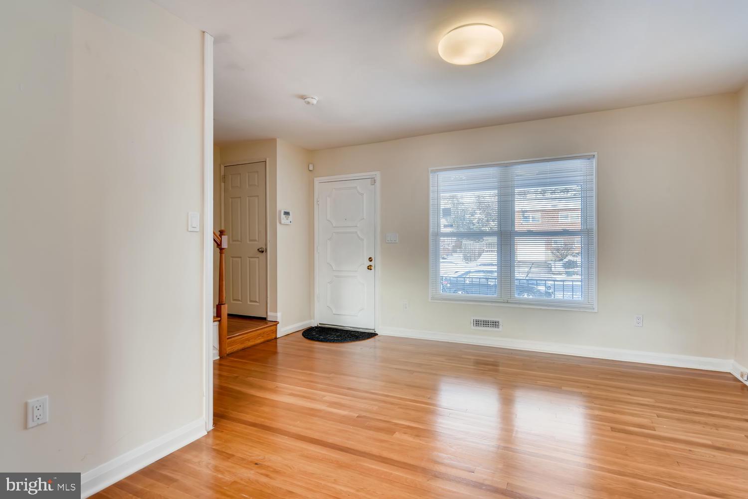 939 Southridge Road Baltimore, MD 21228 - Photo 3 of 27