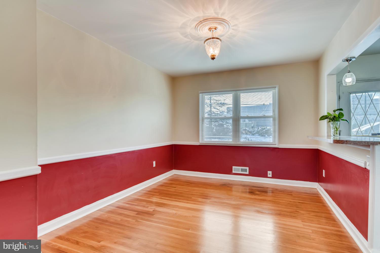 939 Southridge Road Baltimore, MD 21228 - Photo 5 of 27