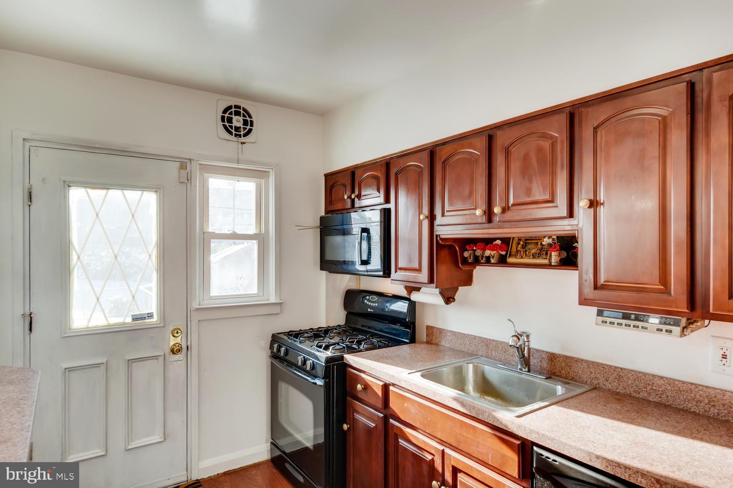 939 Southridge Road Baltimore, MD 21228 - Photo 9 of 27