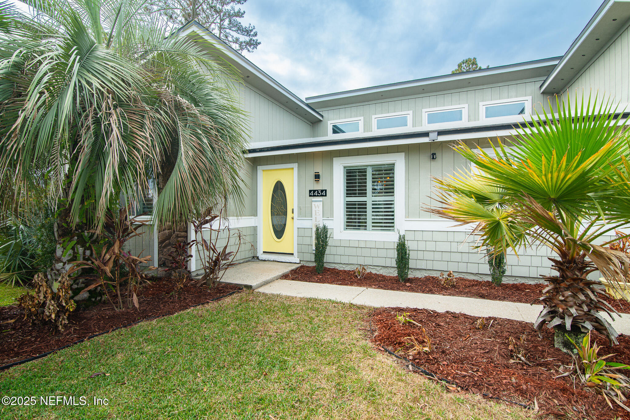 4434 Port Arthur Road Jacksonville, FL 32224 - Photo 2 of 42 Cheerful entry!