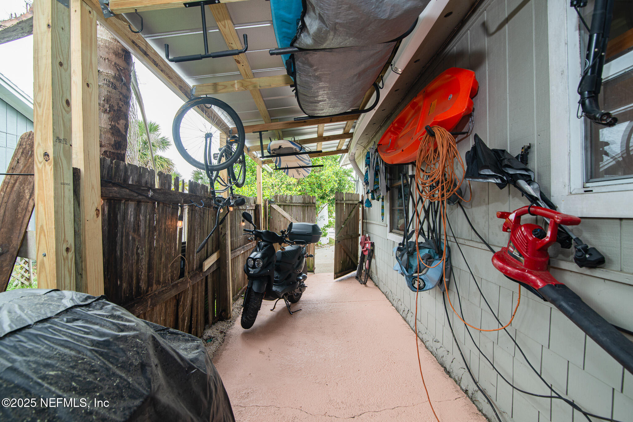 4434 Port Arthur Road Jacksonville, FL 32224 - Photo 32 of 42 TONS of tidy storage!