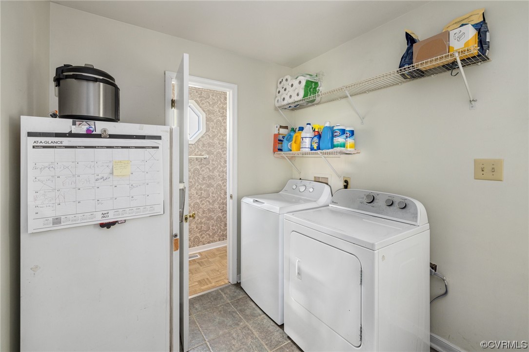 13637 Decidedly Court Midlothian, VA 23112 - Photo 11 of 25 a utility room with dryer and washer