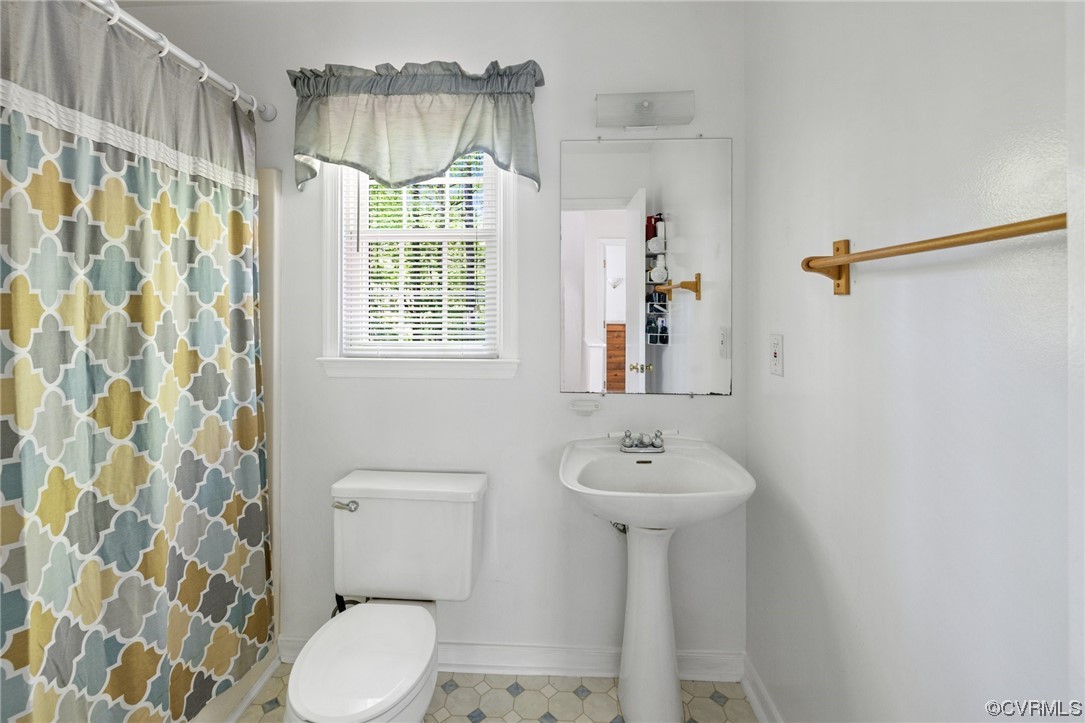 13637 Decidedly Court Midlothian, VA 23112 - Photo 18 of 25 a bathroom with a sink toilet and shower