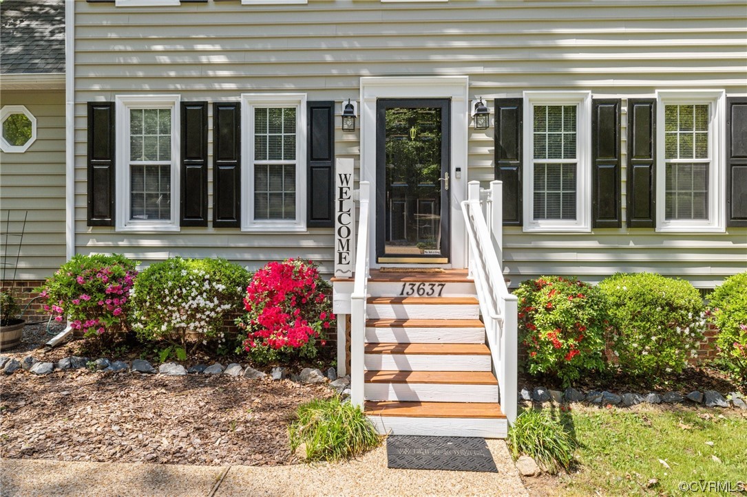 13637 Decidedly Court Midlothian, VA 23112 - Photo 3 of 25 front view of a house