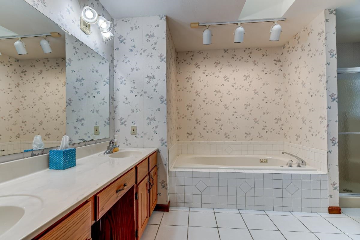 2600 Meadow Pointe Drive Springfield, IL 62702 - Photo 25 of 40 Gallery Image 25