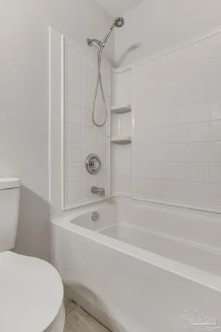 a view of empty room with window