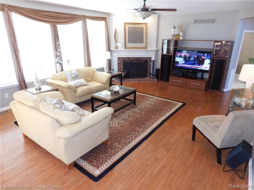 4076 Merriman Loop Howell, MI 48843 - Photo 17 of 65 Family Room.JPG