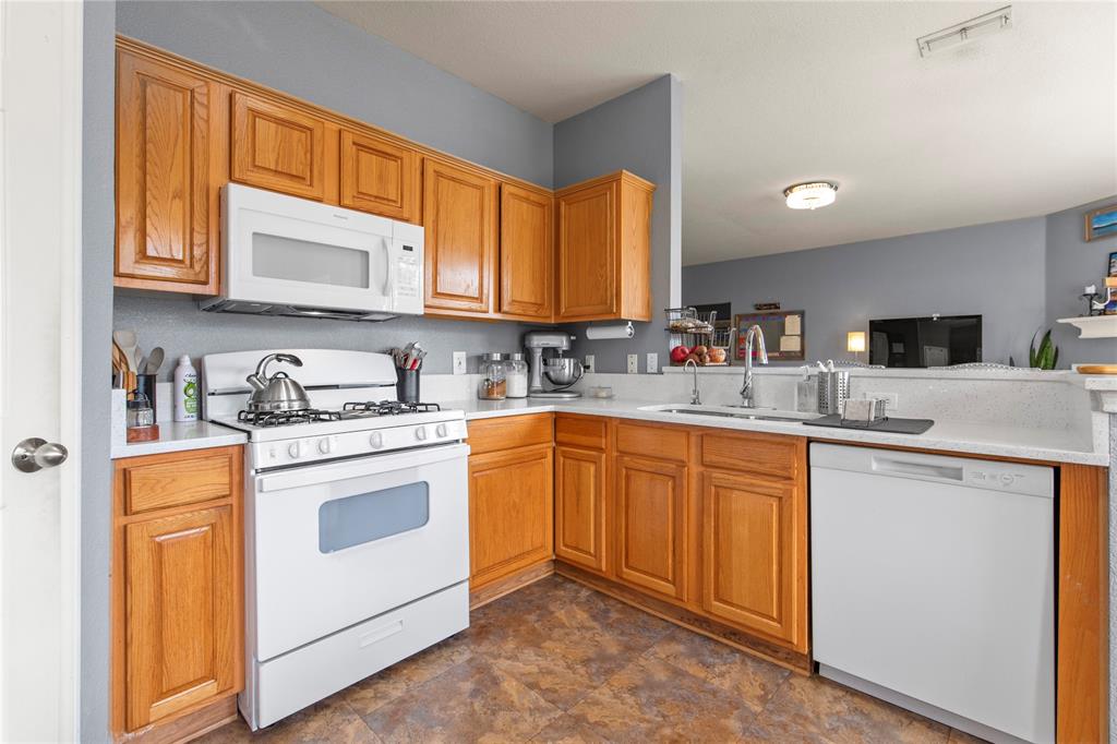 4100 Chisos Rim Trail Fort Worth, TX 76244 - Photo 10 of 30 a kitchen with stainless steel appliances granite countertop a sink stove and refrigerator