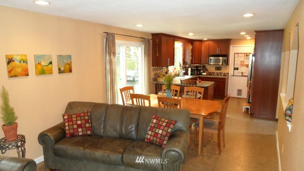 7120 177th Street Southwest Edmonds, WA 98026 - Photo 2 of 14 Gallery Image 2
