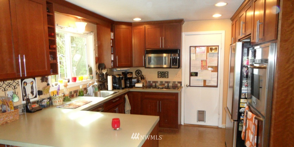 7120 177th Street Southwest Edmonds, WA 98026 - Photo 3 of 14 Gallery Image 3