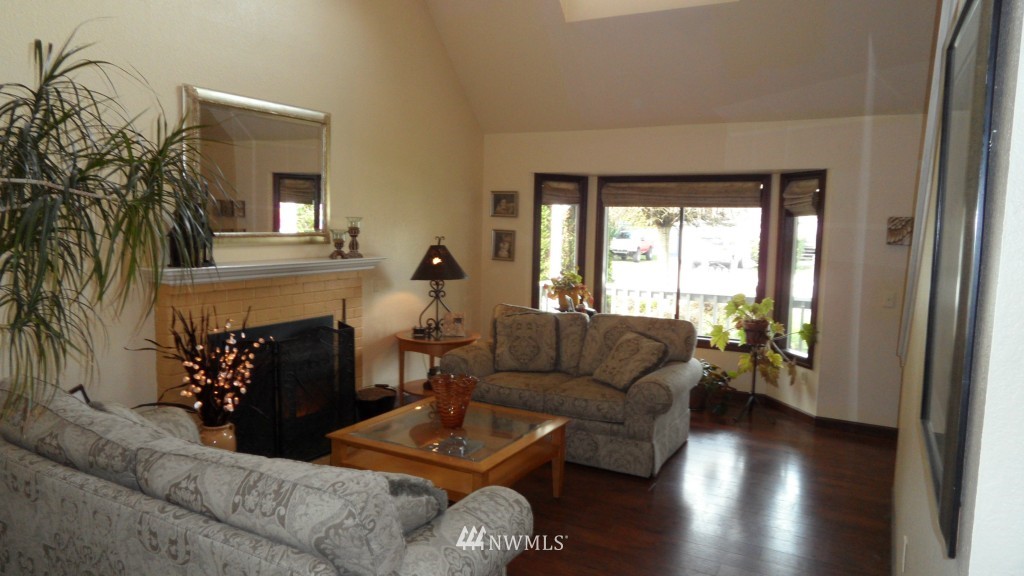 7120 177th Street Southwest Edmonds, WA 98026 - Photo 4 of 14 Gallery Image 4