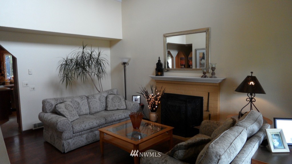 7120 177th Street Southwest Edmonds, WA 98026 - Photo 6 of 14 Gallery Image 6