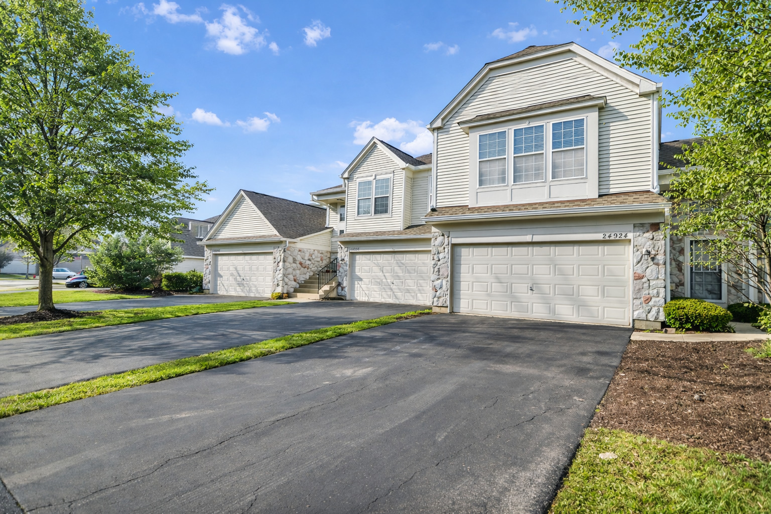 24924 Franklin Lane Plainfield, IL 60585 - Photo 1 of 19