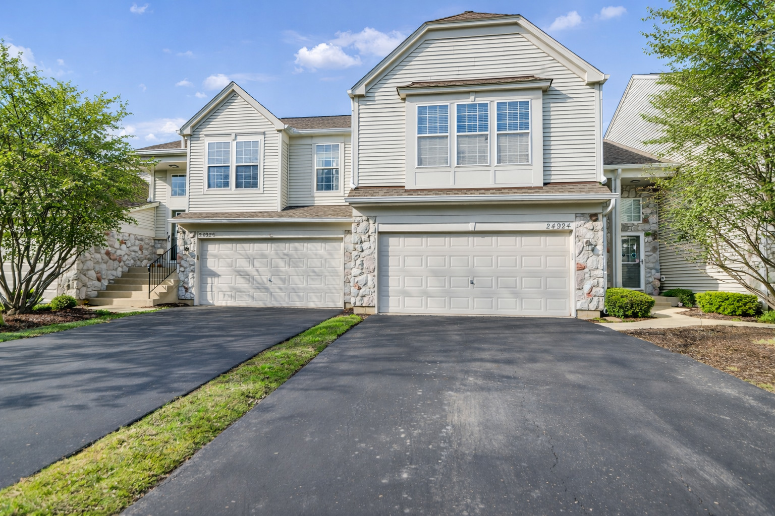 24924 Franklin Lane Plainfield, IL 60585 - Photo 2 of 19