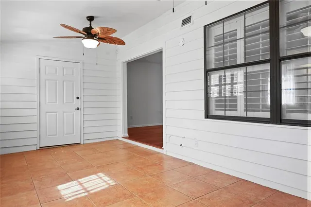 a view of empty room with ceiling fan