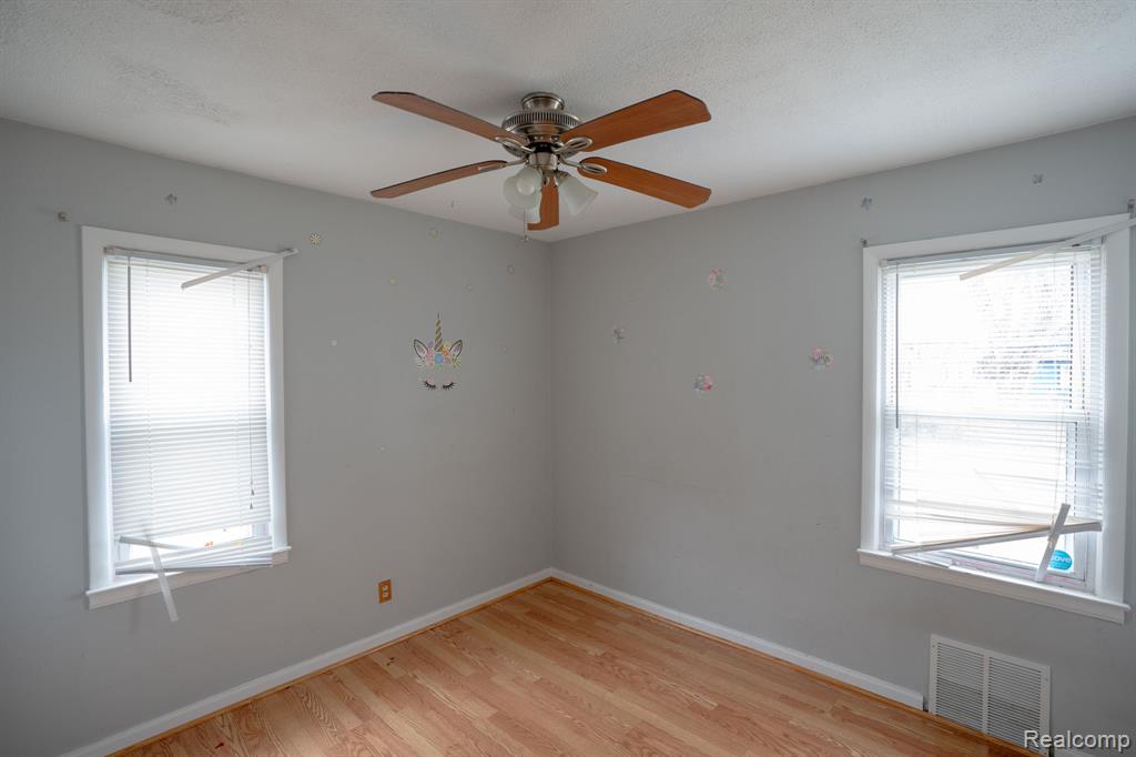 22149 David Avenue Eastpointe, MI 48021 - Photo 6 of 19
