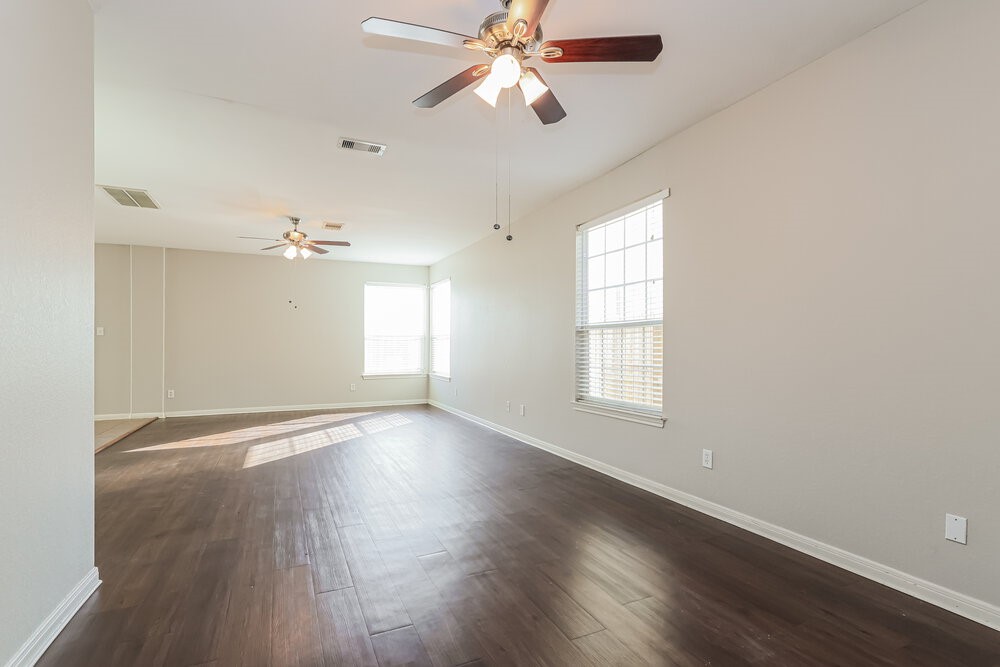 9831 West Jennifer Way Houston, TX 77075 - Photo 4 of 17