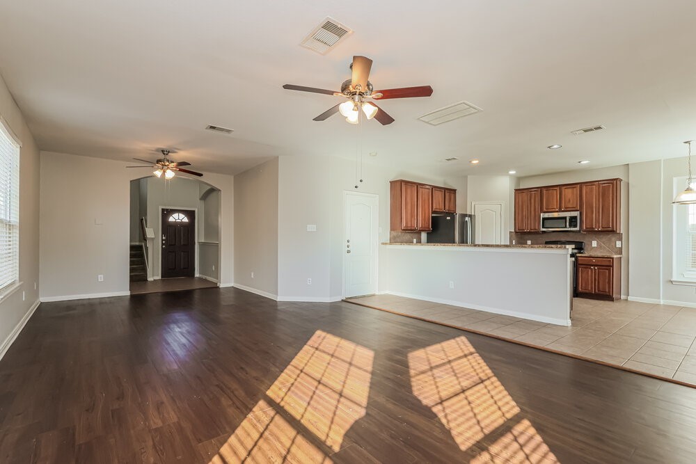 9831 West Jennifer Way Houston, TX 77075 - Photo 6 of 17
