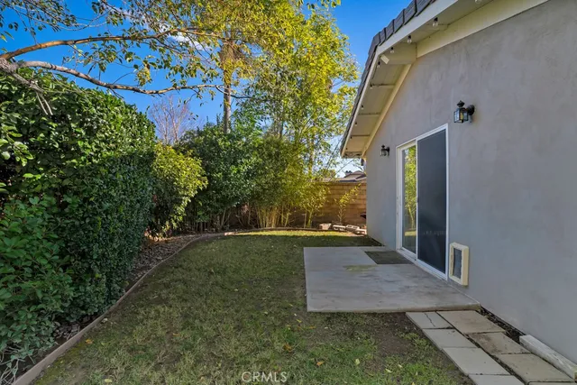 a view of a backyard with pathway